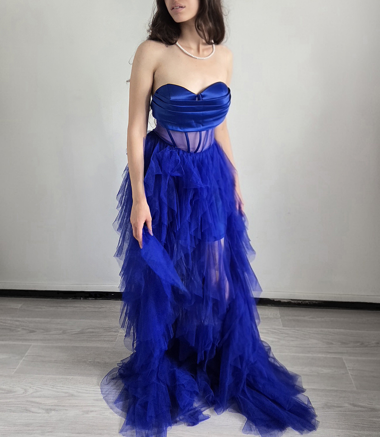 Bleu électrique — Robe longue Hyssky, tulle bleu électrique blablabla bustier blabla